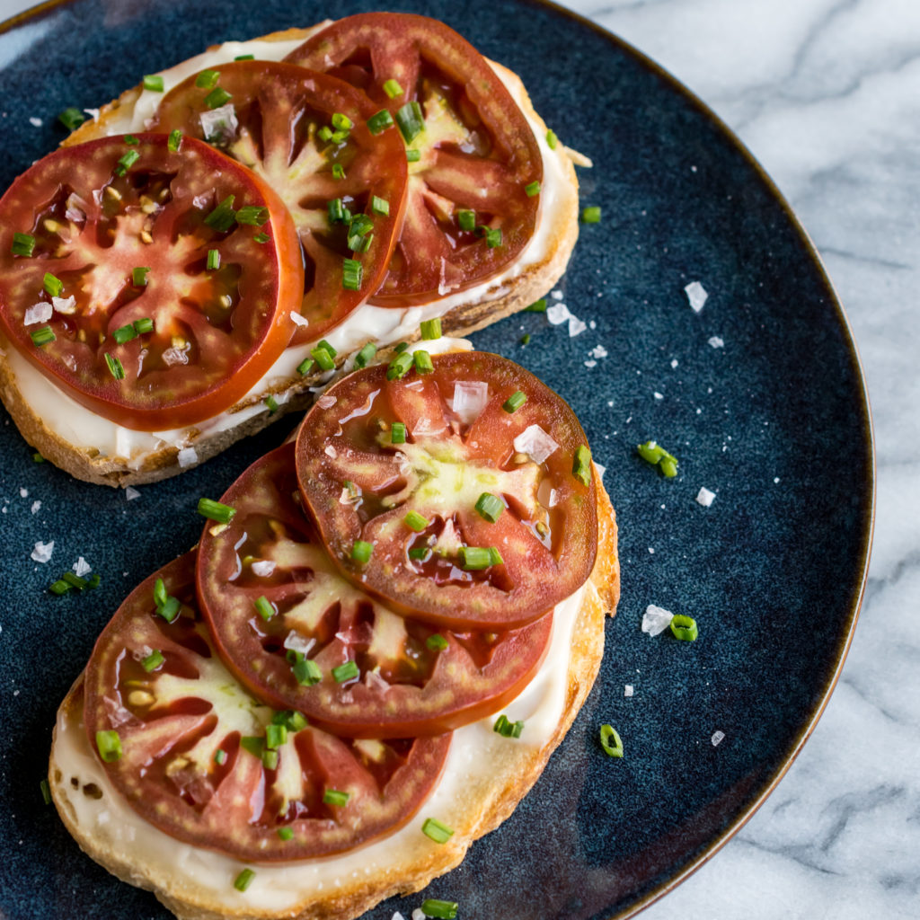 Tomato Toast (tartine tomate) recipe by Cooks and Kid